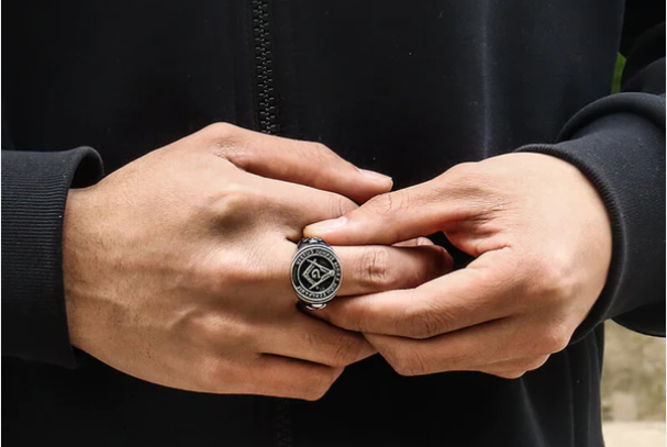 How Masonic Rings Show Honor and Loyalty