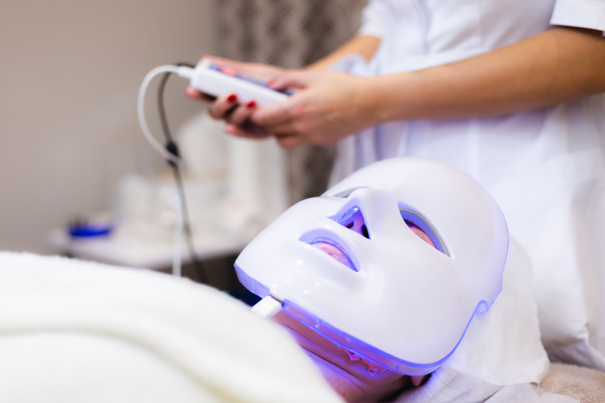 Electric Beauty Beds vs. Manual Models: The Ultimate 2025 Guide for UK Salons